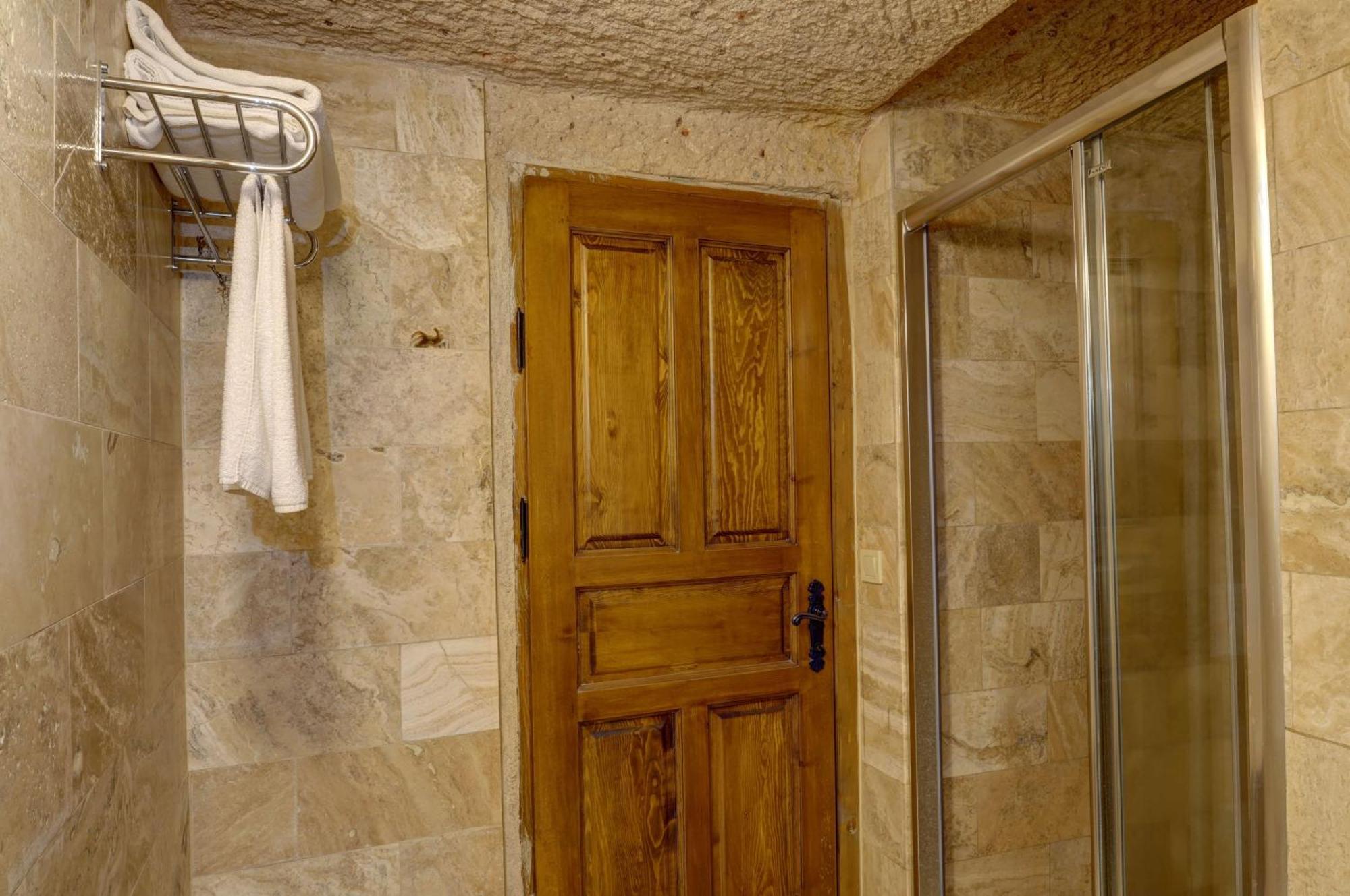 Vasil Cave Hotel Uchisar Bilik gambar