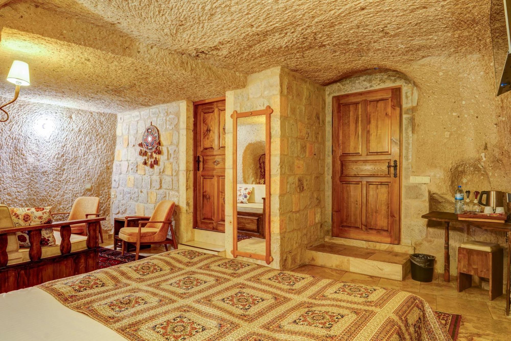 Vasil Cave Hotel Uchisar Bilik gambar