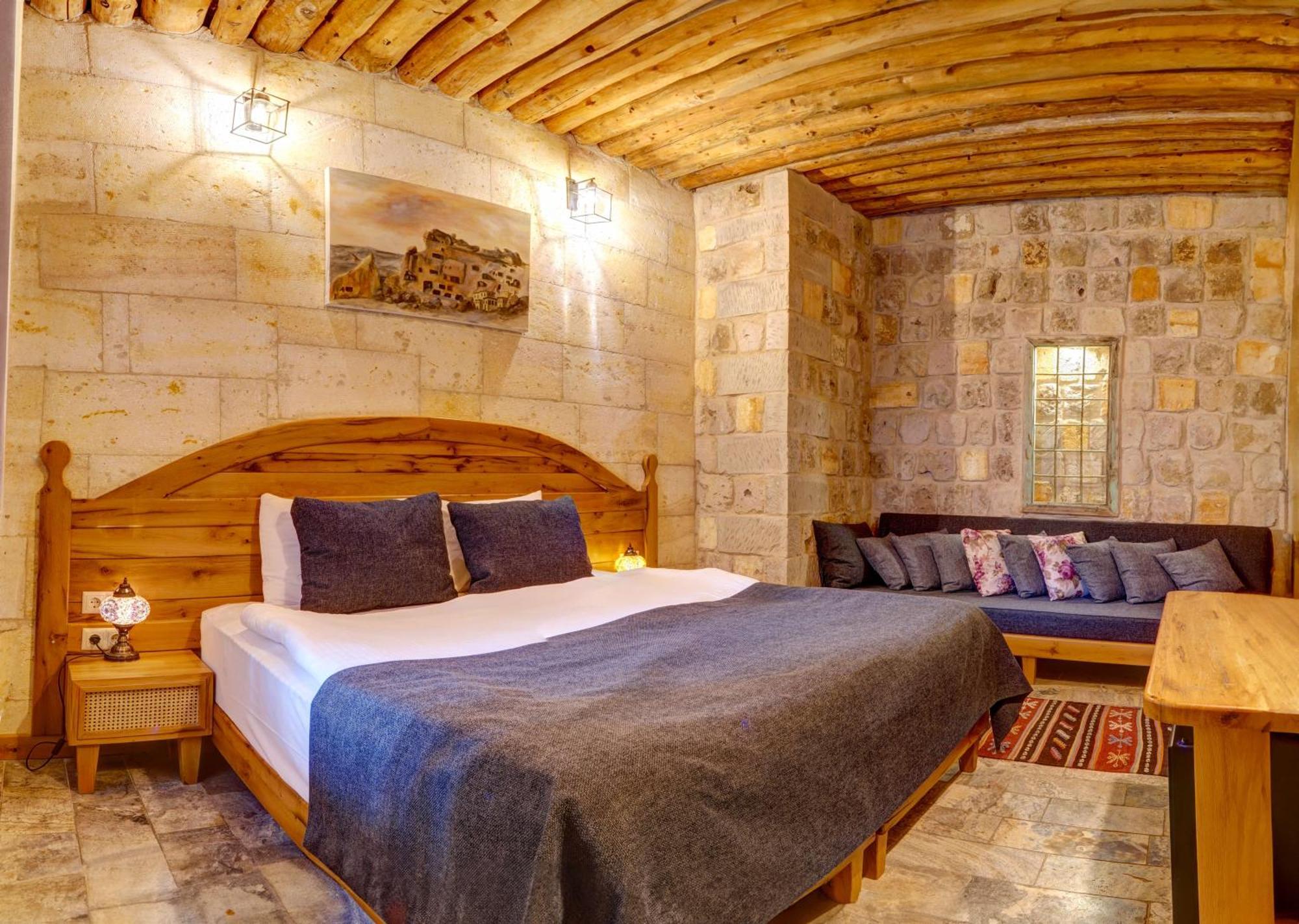 Vasil Cave Hotel Uchisar Bilik gambar