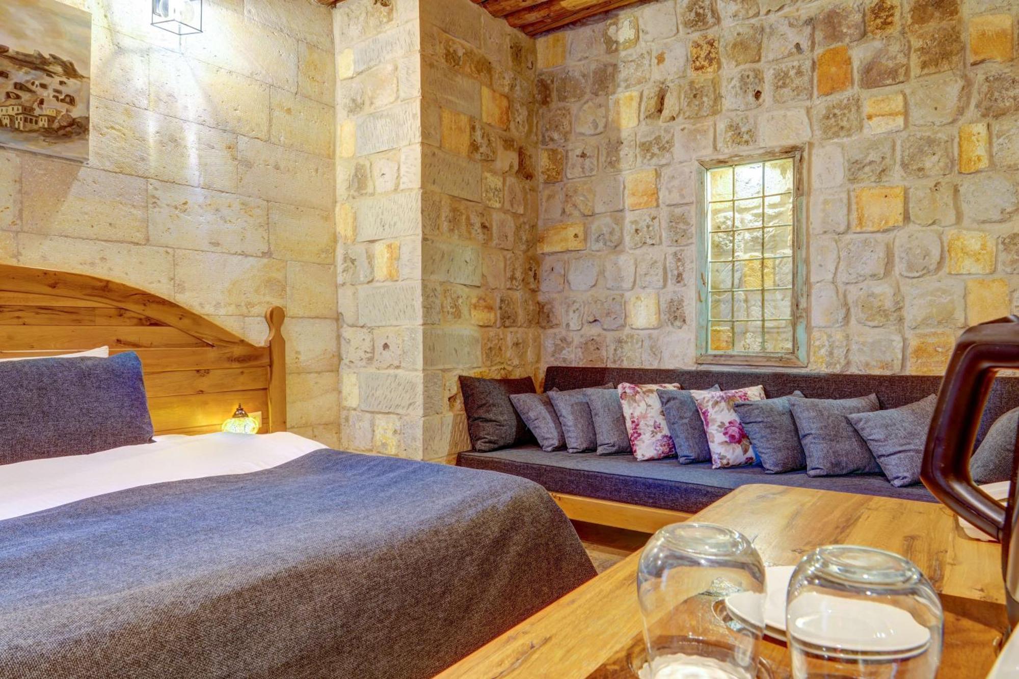 Vasil Cave Hotel Uchisar Bilik gambar